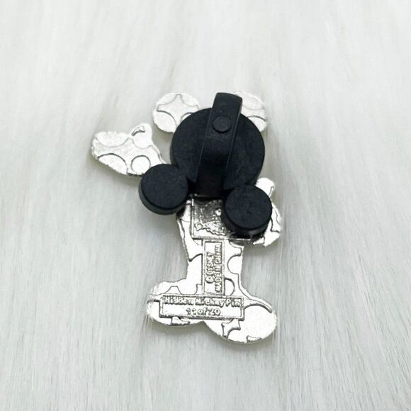 🔮‎ 5/$25 Disney Pin Traders Icons Downtown Disney Mickey Mouse Chaser Pin - Picture 3 of 3
